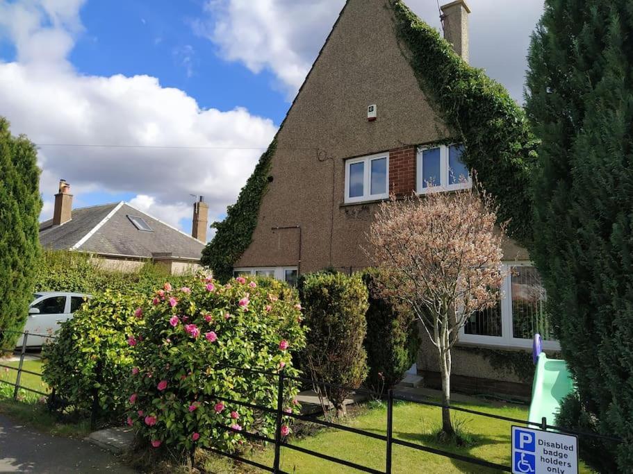 Self Catering Studio Flat Lägenhet Edinburg Exteriör bild