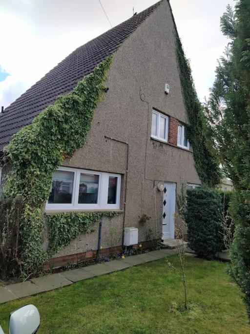 Self Catering Studio Flat Lägenhet Edinburg Exteriör bild