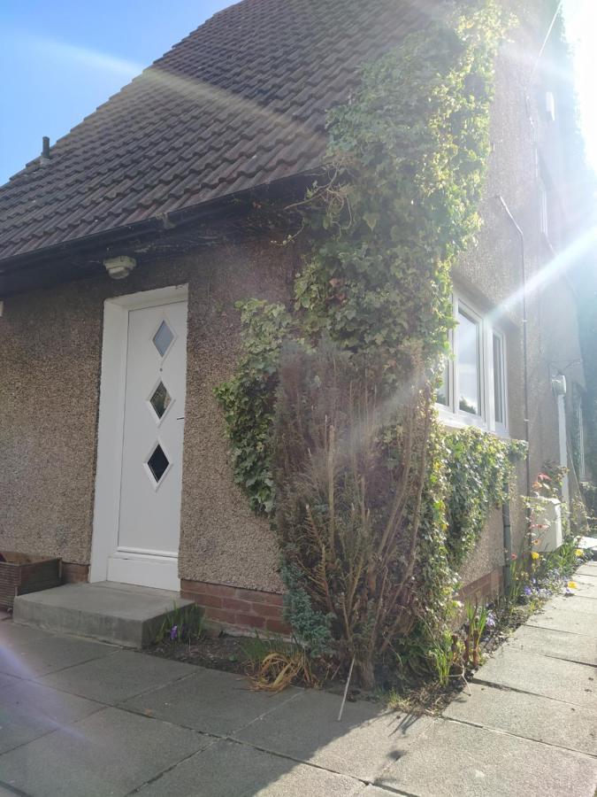 Self Catering Studio Flat Lägenhet Edinburg Exteriör bild