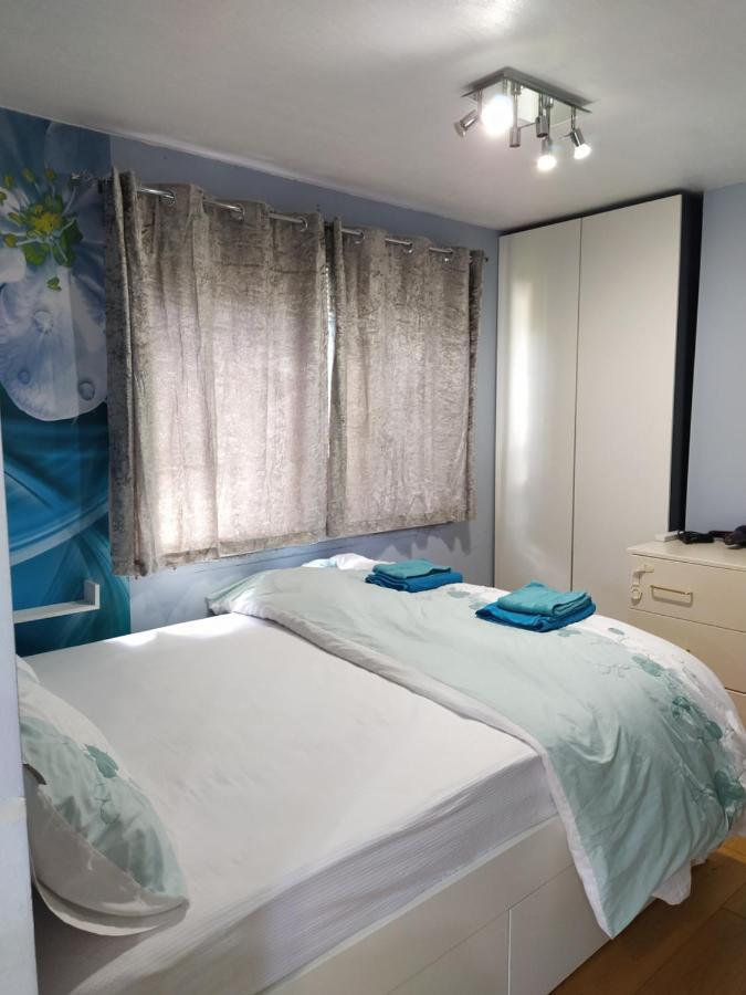 Self Catering Studio Flat Lägenhet Edinburg Exteriör bild
