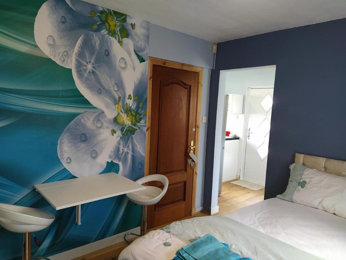 Self Catering Studio Flat Lägenhet Edinburg Exteriör bild