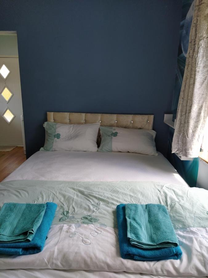 Self Catering Studio Flat Lägenhet Edinburg Exteriör bild