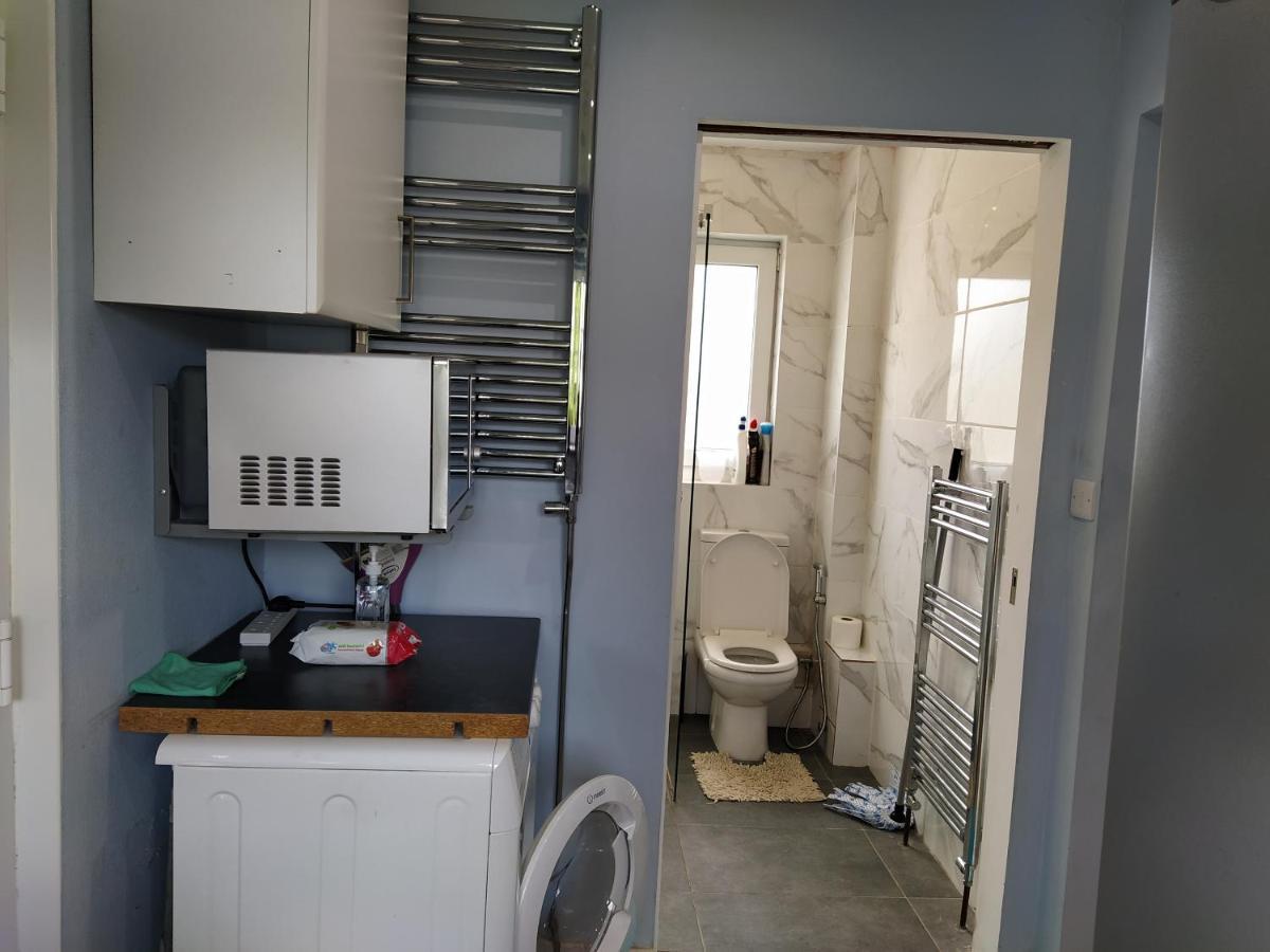 Self Catering Studio Flat Lägenhet Edinburg Exteriör bild